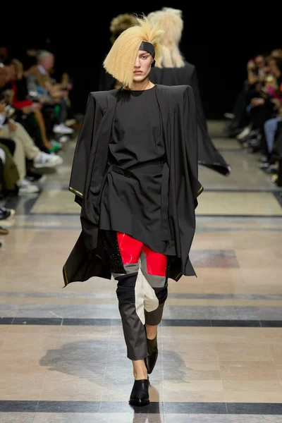 Look 50